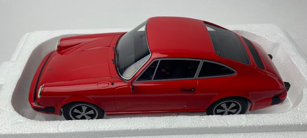 Schuco Pro18 1:18 Porsche 911 Coupé (1977), rood, Hobby en Vrije tijd, Modelauto's | 1:18, Overige merken, -, Nieuw, Ophalen of Verzenden