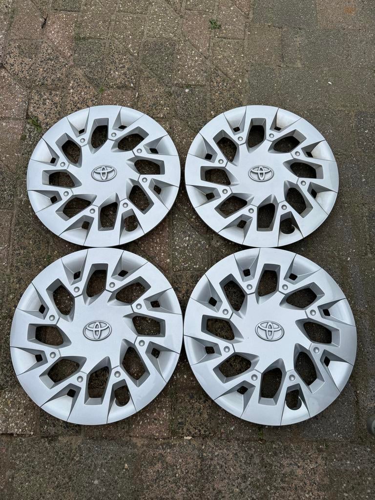 Originele Toyota Aygo wieldoppen 15 inch (4 stuks), Auto diversen, Wieldoppen, Ophalen, Zo goed als nieuw
