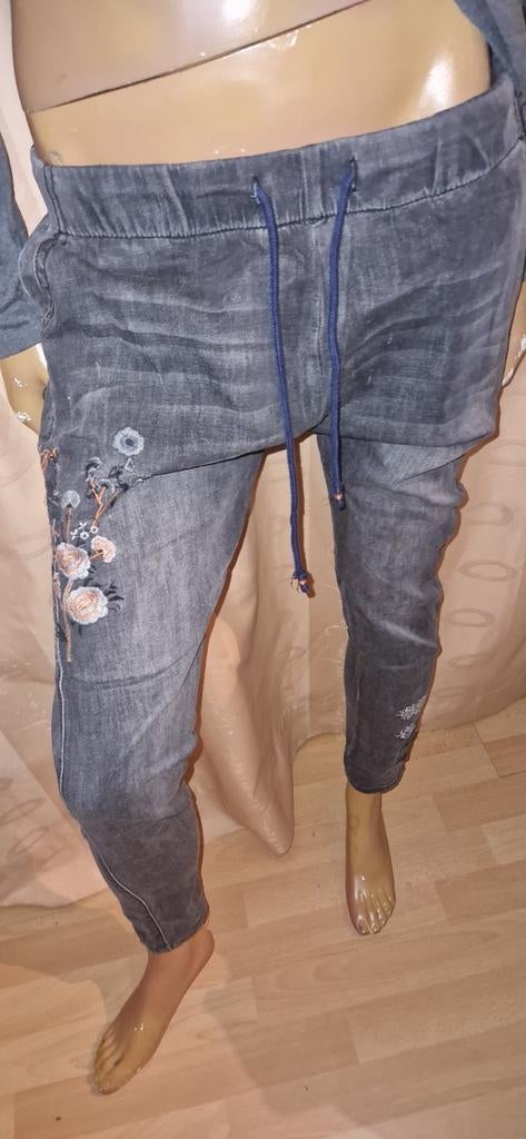 Grijze broek met bloemenborduursel vanilia maat M zgan, Maat 38/40 (M), Vanilia, Ophalen of Verzenden, Zo goed als nieuw