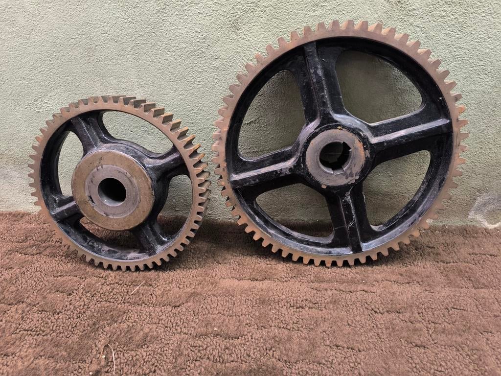 Grote tandwielen voor industriële of Steampunk project., Ophalen