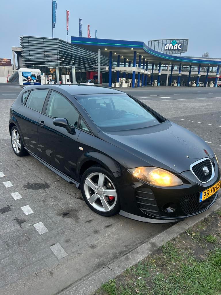 Seat Leon 1.6 75KW 2007 Zwart met BTCC Body kit - LAGE PRIJS, Auto's, Seat, 4 cilinders, Leon, Zwart, 1200 kg