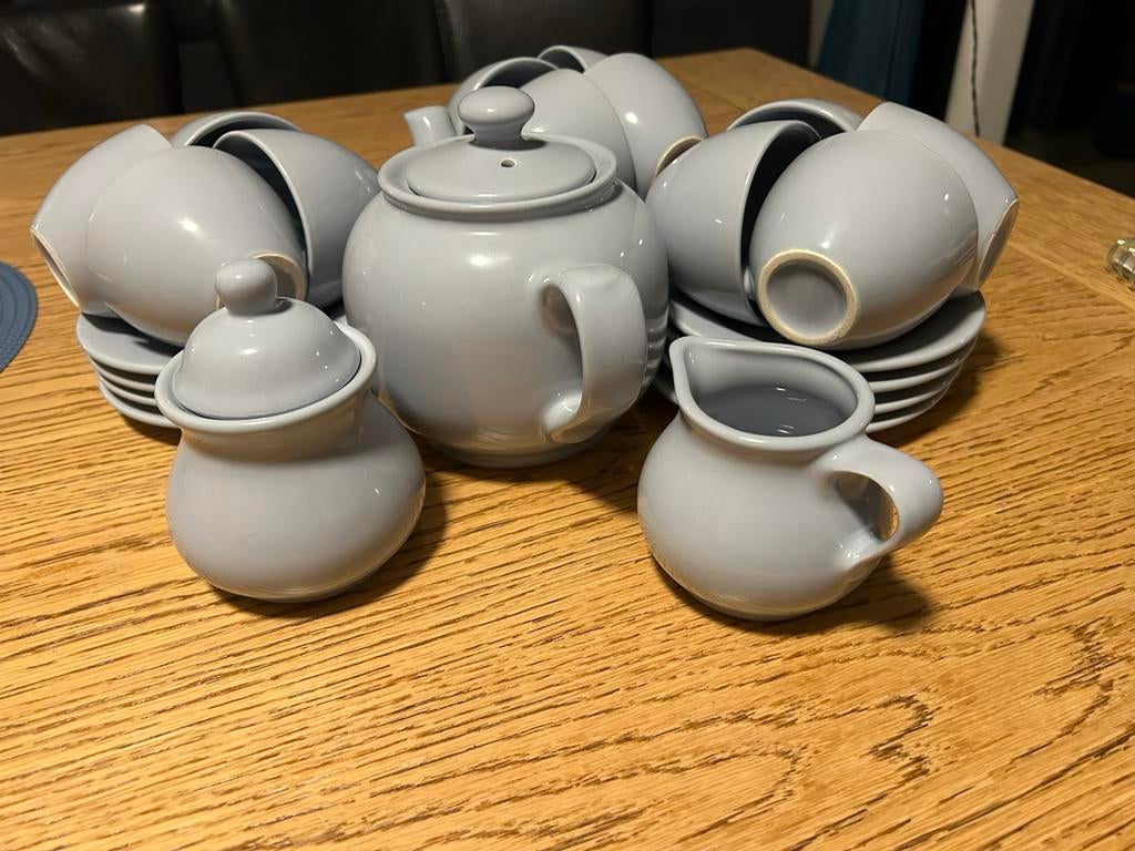 Lichtblauw servies - theepot, suikerpot, melkkan, kopjes, Huis en Inrichting, Keuken | Servies, Gebruikt, Keramiek, Ophalen of Verzenden