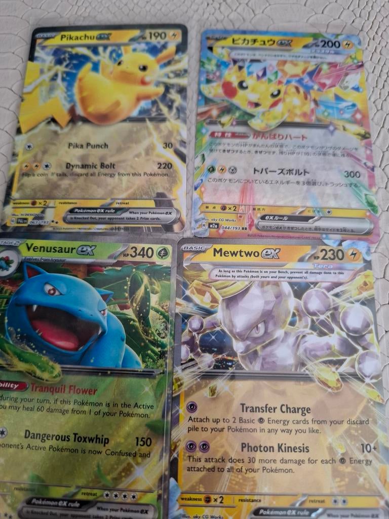 Pokémon kaarten: Pikachu, Venusaur, Mewtwo EX, Ophalen of Verzenden, Zo goed als nieuw, Meerdere kaarten, Foil