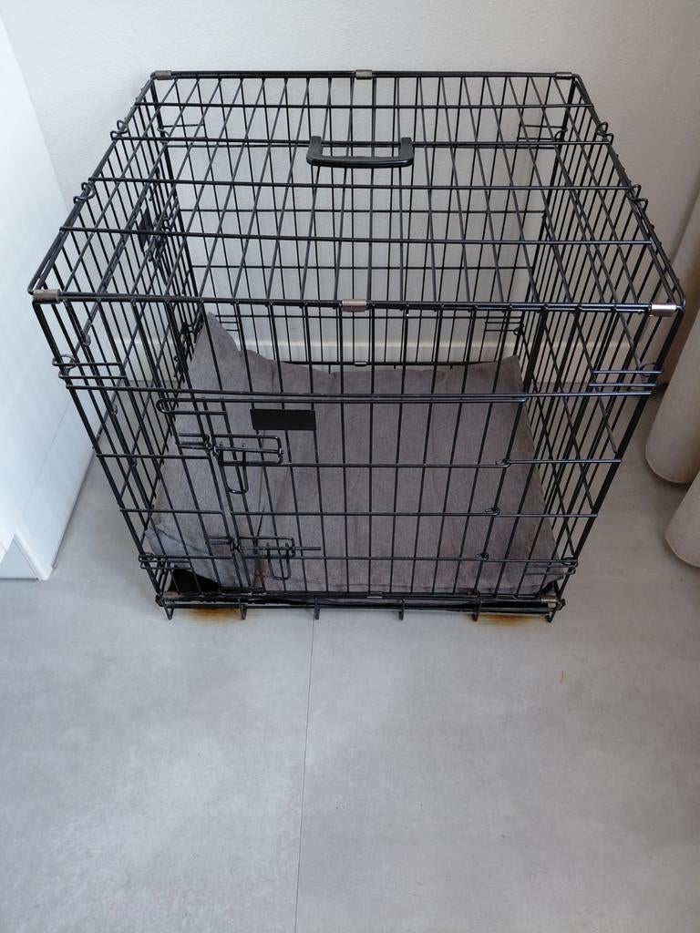 Zwarte bench met kussen, Dieren en Toebehoren, Ophalen, Zo goed als nieuw, Minder dan 75 cm, Minder dan 65 cm