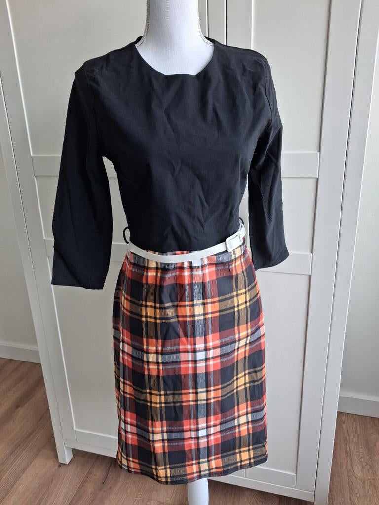 Mooie A-lijn jurk met zwarte bovenkant en geruite rok, Kleding | Dames, Jurken, Verzenden, Zwart, Maat 42/44 (L), Nieuw