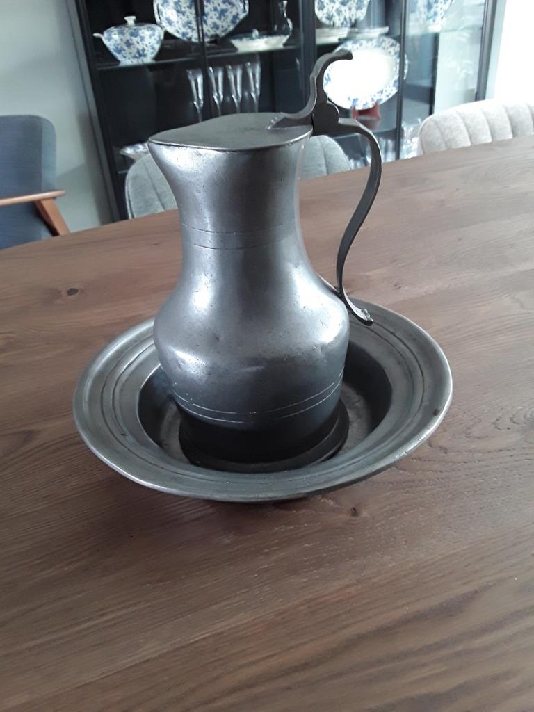 Antiek tin schaal met kan., Ophalen