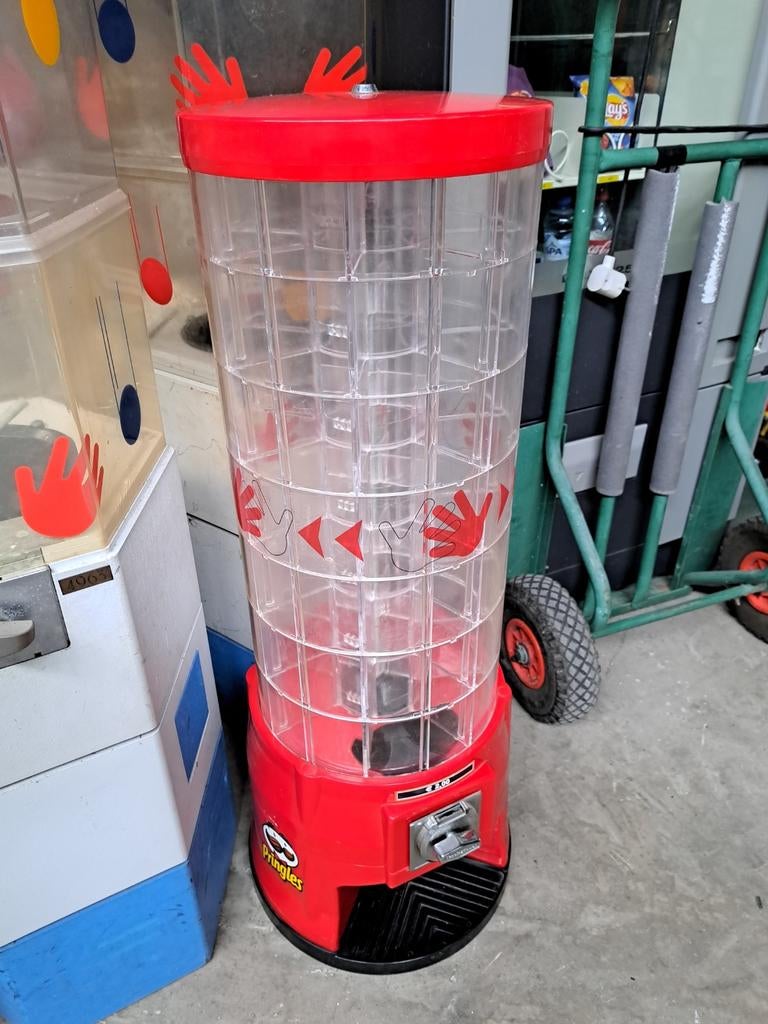 Pringles automaat, Ophalen