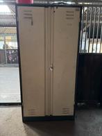 Metalen zadelkast met twee zadelsteunen, Ophalen, Gebruikt