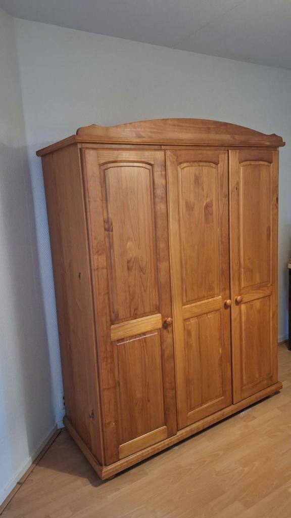Houten kledingkast met drie deuren, Ophalen