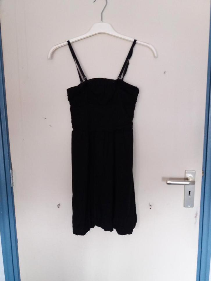 Een zwart zomer-jurkje met verstelbare schouder bandjes., Kinderen en Baby's, Kinderkleding | Maat 164, Zo goed als nieuw, Meisje