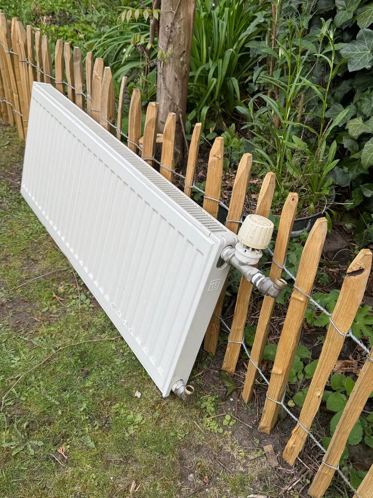 Thermrad radiator 100x40 met thermostaatknop, Doe-het-zelf en Verbouw, Verwarming en Radiatoren, Ophalen, 30 tot 80 cm, Gebruikt