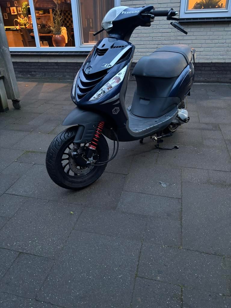 Zip 70cc 2t | BOMVOL! | Vol Malossi! WAARDEPEILING, Fietsen en Brommers, Scooters | Piaggio, Ophalen of Verzenden, Zo goed als nieuw