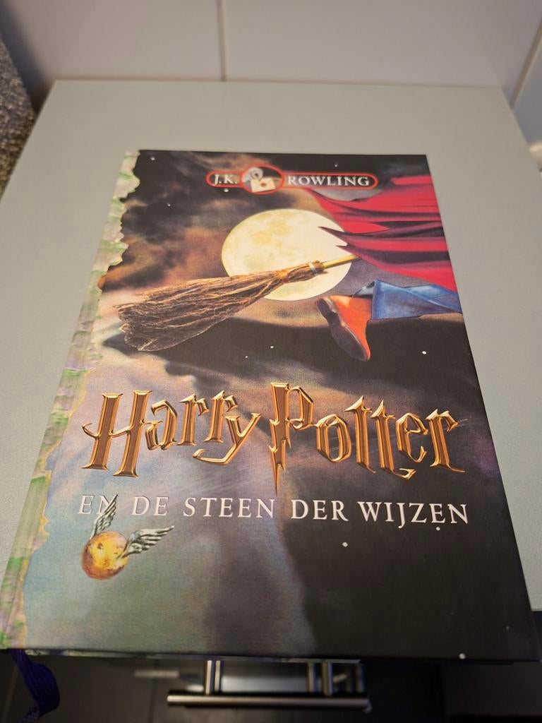 Boek harry potter en de steen der wijzen, Ophalen of Verzenden, Zo goed als nieuw, Boek of Poster