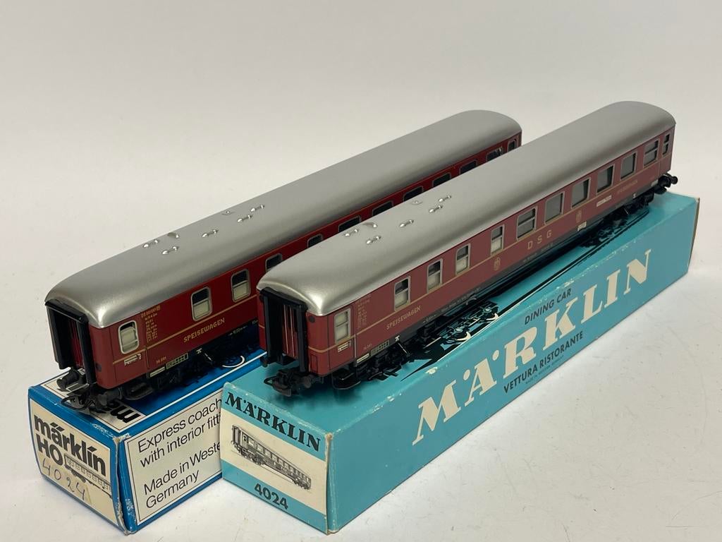 ** Märklin 4024 ** 2 Rijtuigen waarvan 1 met verlichting **, Wisselstroom, Wagon, Ophalen of Verzenden, Zo goed als nieuw