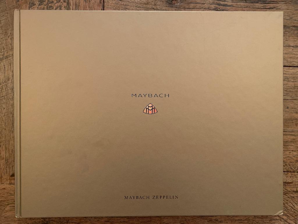 Brochure, hardcover Mercedes-Benz Maybach Zeppelin 2009, Zo goed als nieuw, Mercedes-Benz, Mercedes, Ophalen of Verzenden