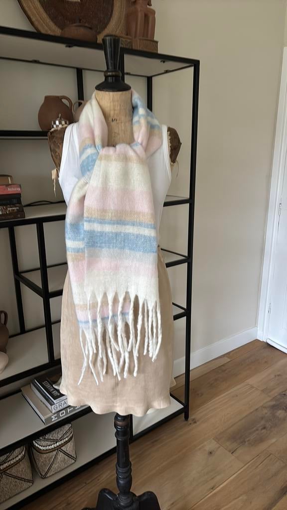 Voorjaars sjaal in pastel tinten nieuw, Ophalen of Verzenden, Nieuw, Maat 46/48 (XL) of groter, Sjaal