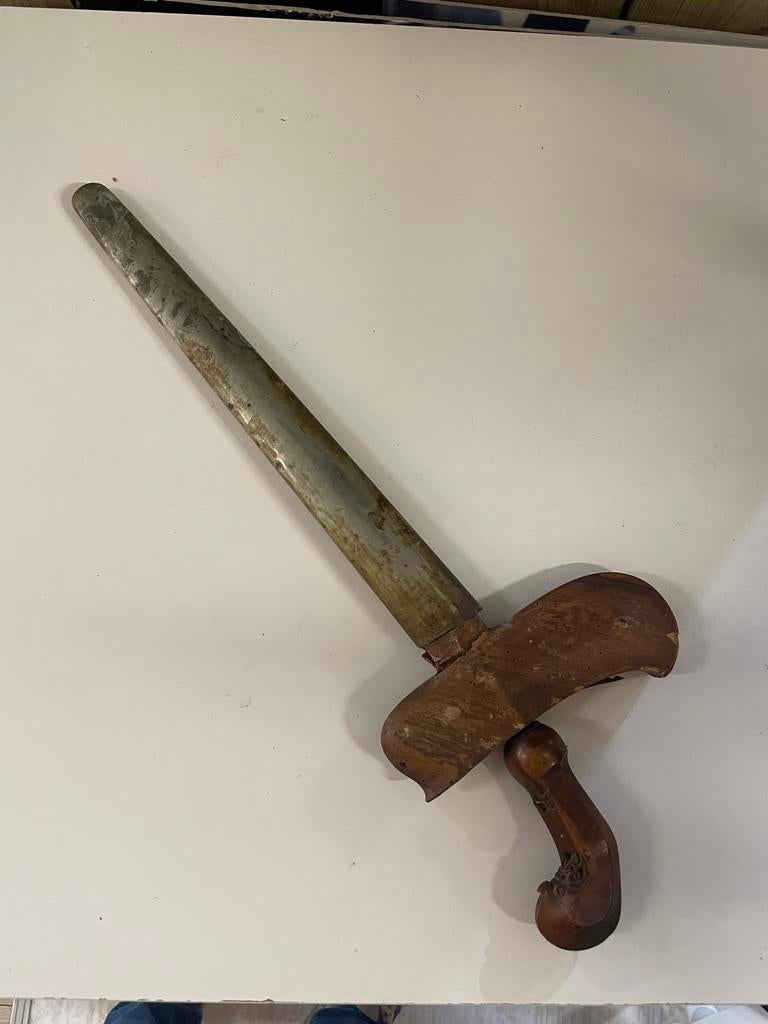 Antieke Indonesische Keris met houten handvat, Antiek en Kunst, Ophalen of Verzenden
