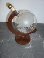 Glazen wereldbol op houder met vliegtuig / lege whisky fles, Ophalen of Verzenden, Zo goed als nieuw