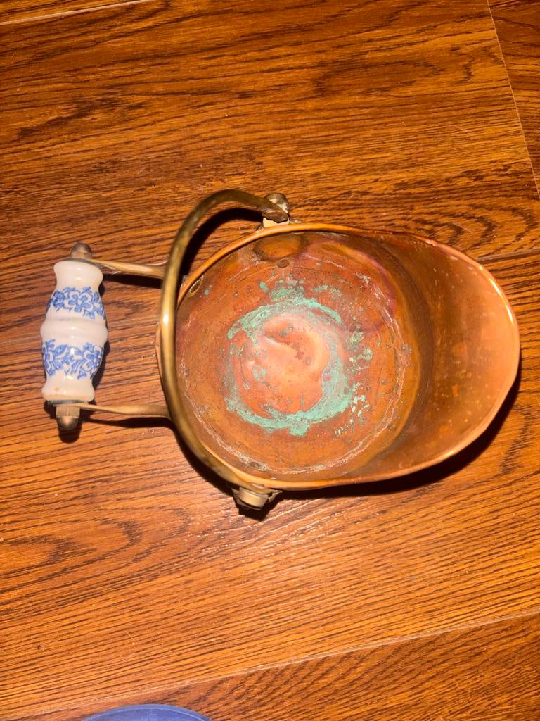 Antieke Koperen Kolenkit met Porseleinen Handvat, Antiek en Kunst, Antiek | Koper en Brons, Ophalen, Koper