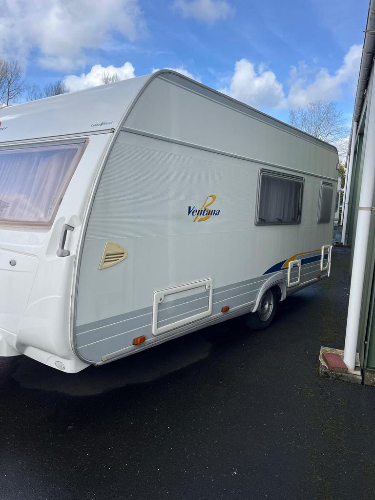 SUPER NETTE BURSTNER VENTANA MET MOVER EN ISABELLA VOORTENT!, Caravans en Kamperen, Schokbreker, Rondzit, Dwarsbed, Bedrijf