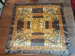 PRACHTIGE ZIJDEN SJAAL ( PANTER PRINT) 70/70 CM  PUNTGAAF..., Ophalen of Verzenden, Zo goed als nieuw, Sjaal