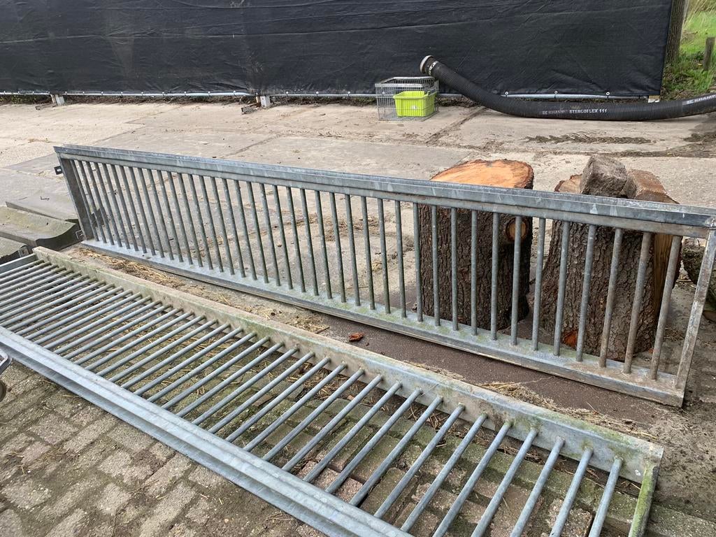 2 st. Hengsten rekken , stal trailies , stalwand, Ophalen of Verzenden, Zo goed als nieuw, Overige soorten