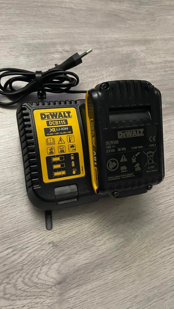 DeWalt DCB115 acculader met 18V 2.0Ah accu, Ophalen of Verzenden, Zo goed als nieuw, Overige typen