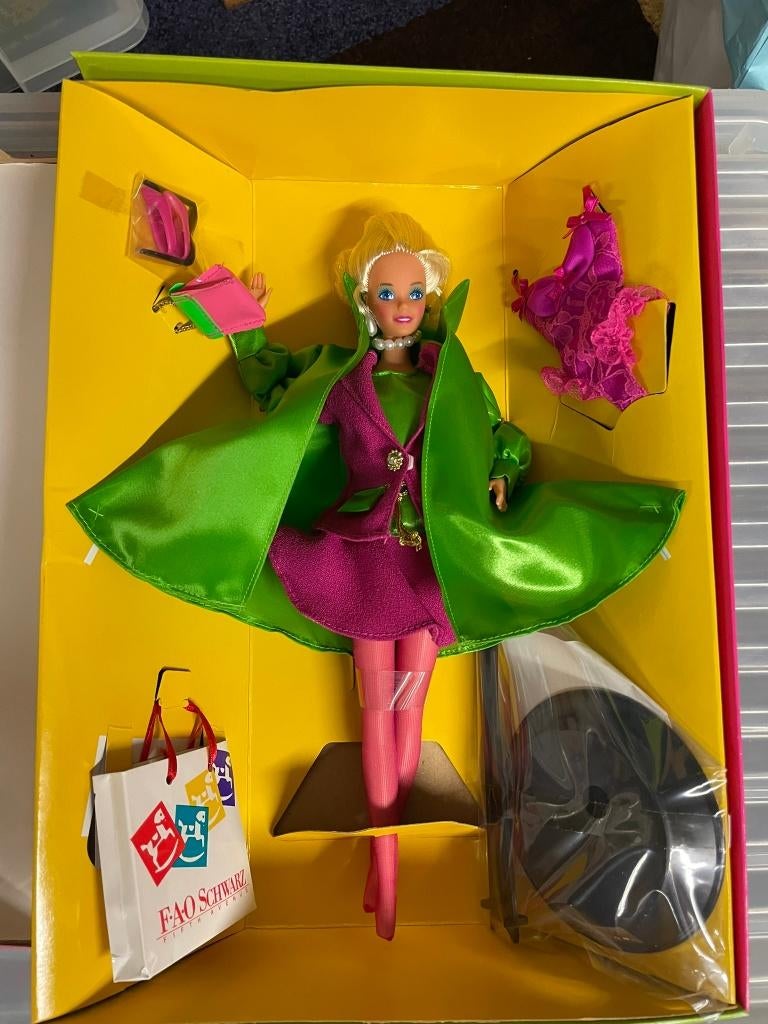 Barbie Mattel FAO Schwarz New York Madison avenue MIB 1991, Verzamelen, Poppen, Ophalen of Verzenden, Nieuw, Fashion Doll