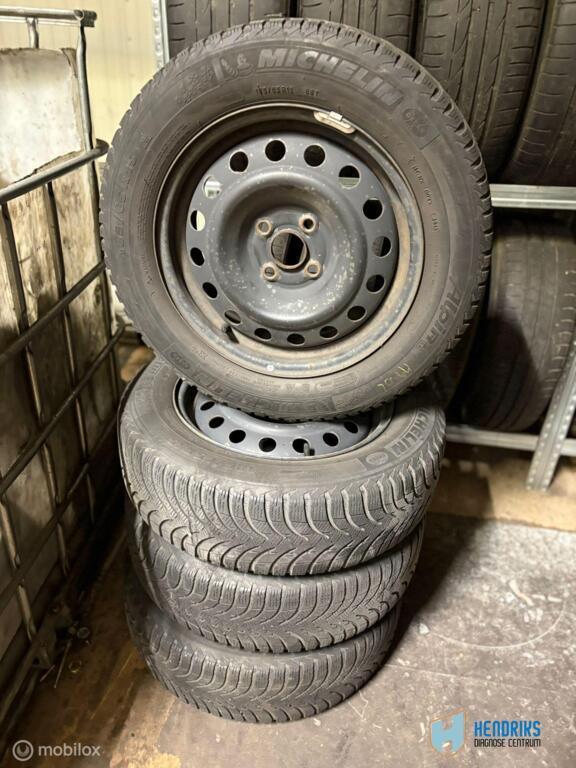 Set wielen set staal met winterbanden Kia Rio III ('10-'20), Gebruikt, 15 inch, Banden en Velgen, K