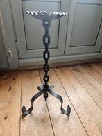 Brutalist smeedijzeren kandelaar, uniek design, Antiek en Kunst, Ophalen of Verzenden