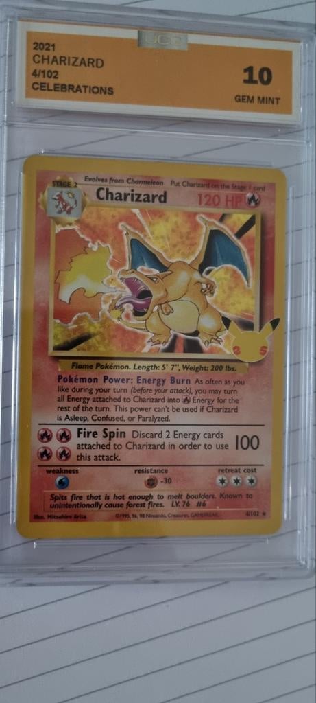 ZELDZAAM! Charizard celebrations 4/102 GRADED 10!, Ophalen of Verzenden, Zo goed als nieuw