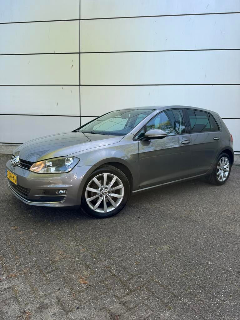 Volkswagen Golf 1.4 TSI 110KW 5D DSG 2014 Grijs, Zwart, 4 cilinders, Leder en Stof, Origineel Nederlands