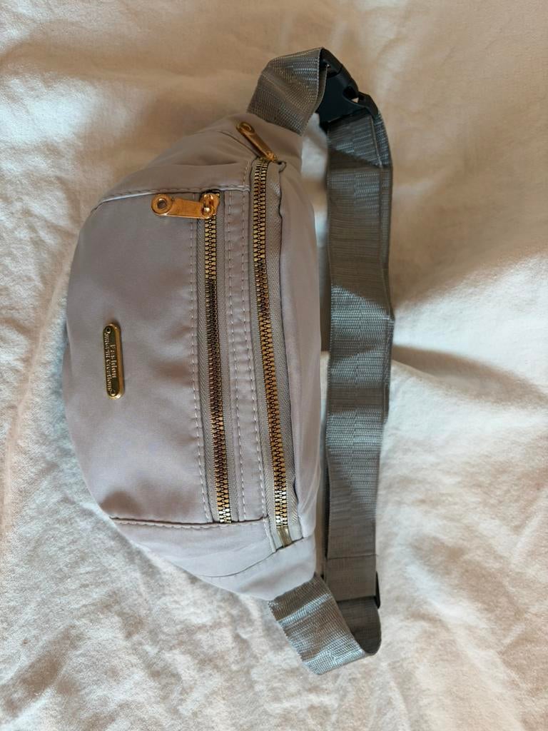 Licht grijze heuptas / crosboddytas, Ophalen of Verzenden, Nieuw, Grijs, Overige merken