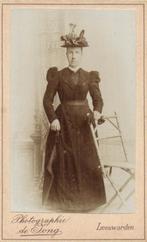 CDV - De Jong - Leeuwarden- Fraaie versierde hoed, Gebruikt, Verzenden, Foto, Klederdracht