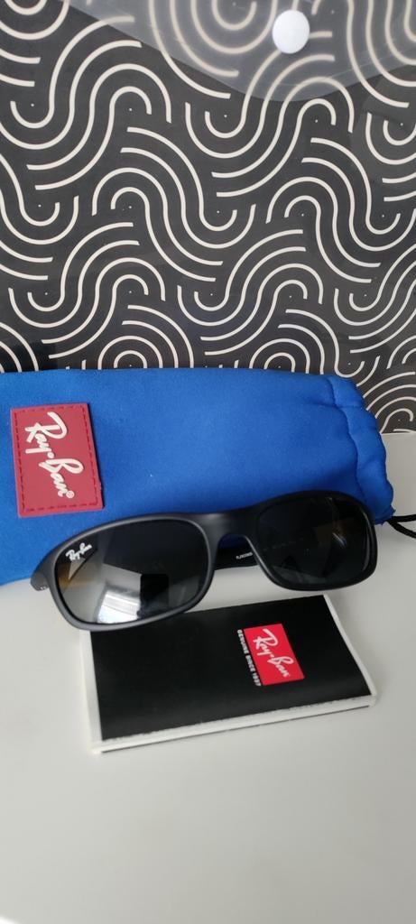 Ray-Ban zonnebril voor kinderen - Zwart met geel, Ophalen of Verzenden, Zo goed als nieuw, Zwart, Jongen of Meisje