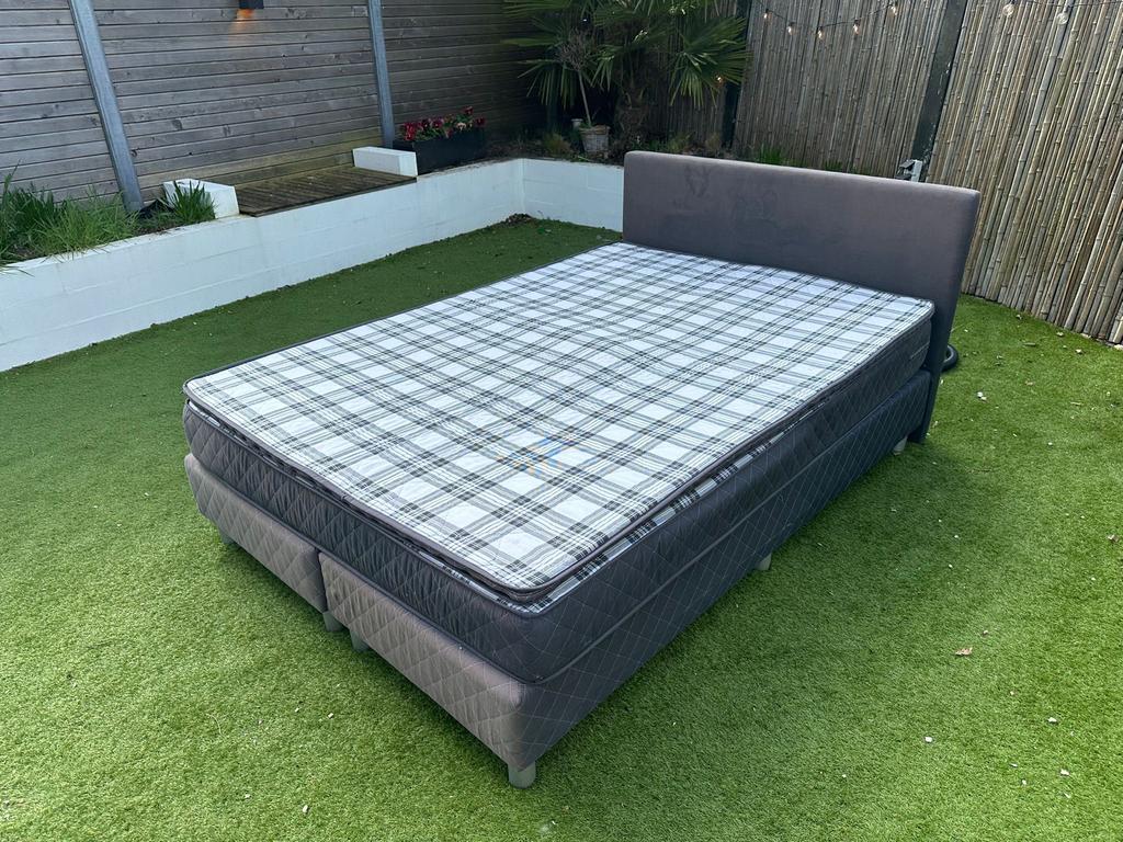 Comfortabel tweepersoons boxspringbed met matras, Huis en Inrichting, Slaapkamer | Boxsprings, Gebruikt, 140 cm, 200 cm, Twijfelaar
