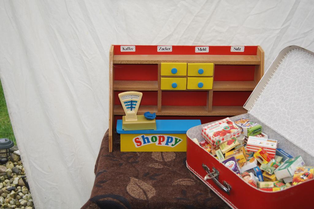 Houten speelgoed, Ophalen