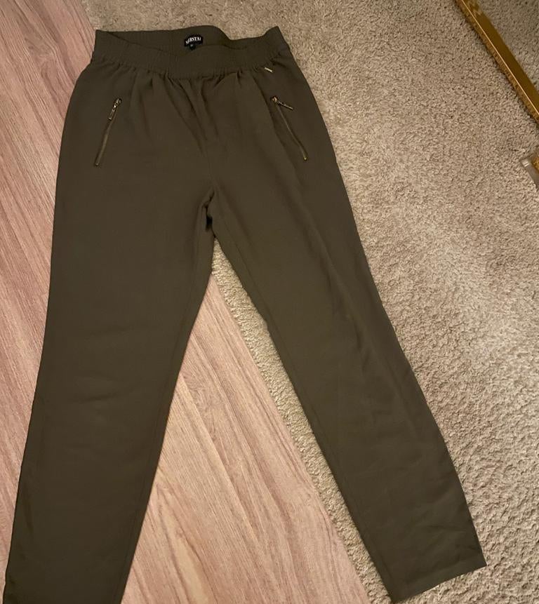 Groene broek met gouden details maat 40, Maat 38/40 (M), Ophalen of Verzenden, Zo goed als nieuw, Lang