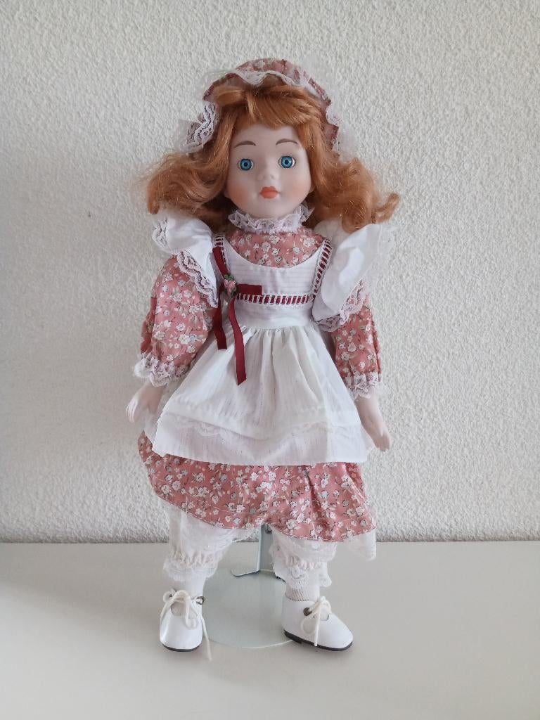Een Leuke Porseleinen Pop met Rood Haar, Ophalen of Verzenden, Gebruikt, Pop