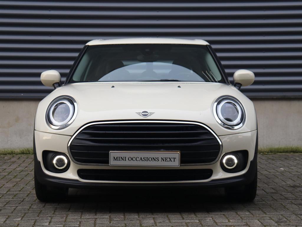 Mini Clubman One | Cruise Control + Apple Carplay + Parkeers, Auto's, Stof, Gebruikt, Wit, Handgeschakeld