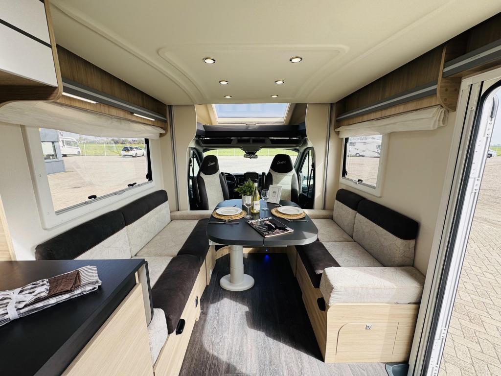 Challenger Graphite VIP 260 Automaat Ruimtewonder 170PK, Automaat, Ringverwarming, Luifel, Ford