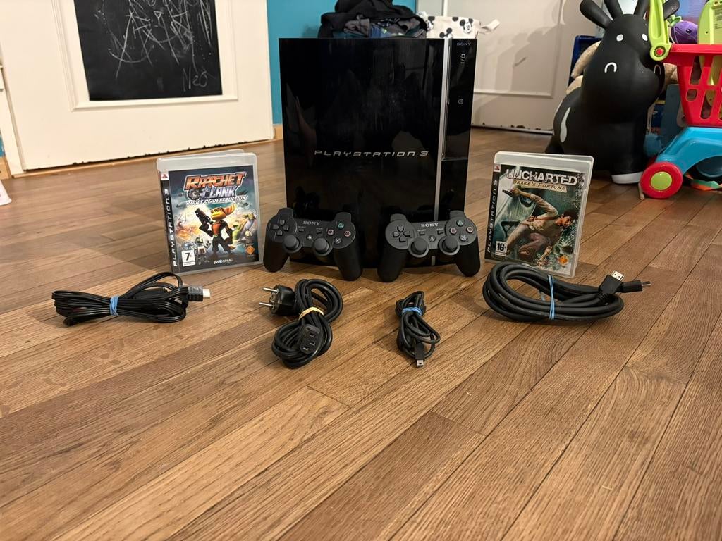 Sony playstation 3 phat cechg04 met 2 controllers en 2 games, Spelcomputers en Games, Spelcomputers | Sony PlayStation 3, Gebruikt
