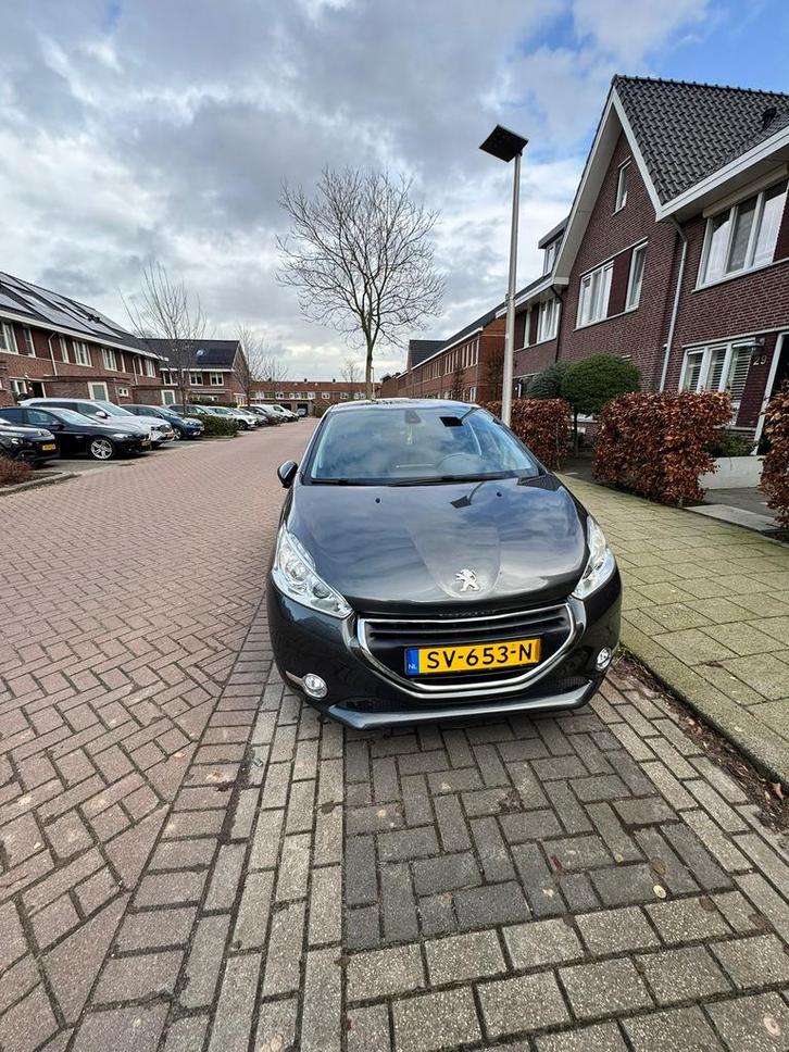 Peugeot 208 1.2 VTI 60KW/82PK 5-D 2015 Grijs, Auto's, Peugeot, Particulier, Benzine, A, Hatchback, Handgeschakeld, Geïmporteerd