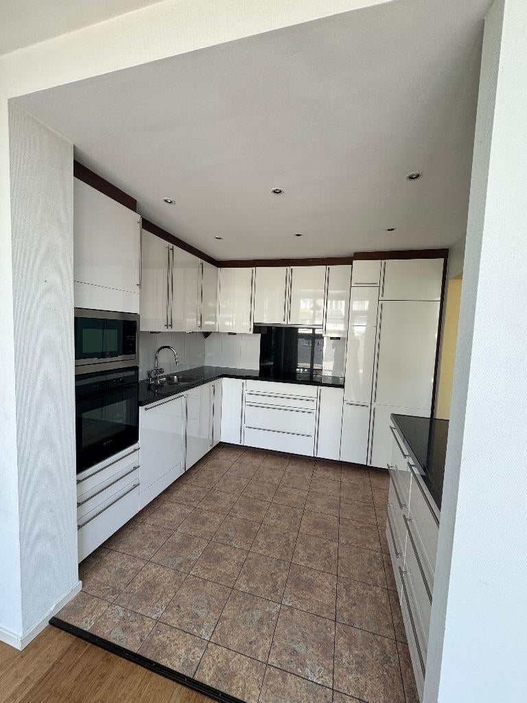 Complete L-vormige keuken met Miele inductieplaat, Huis en Inrichting, Keuken | Complete keukens, Ophalen, Gebruikt, Wit, Hoekkeuken