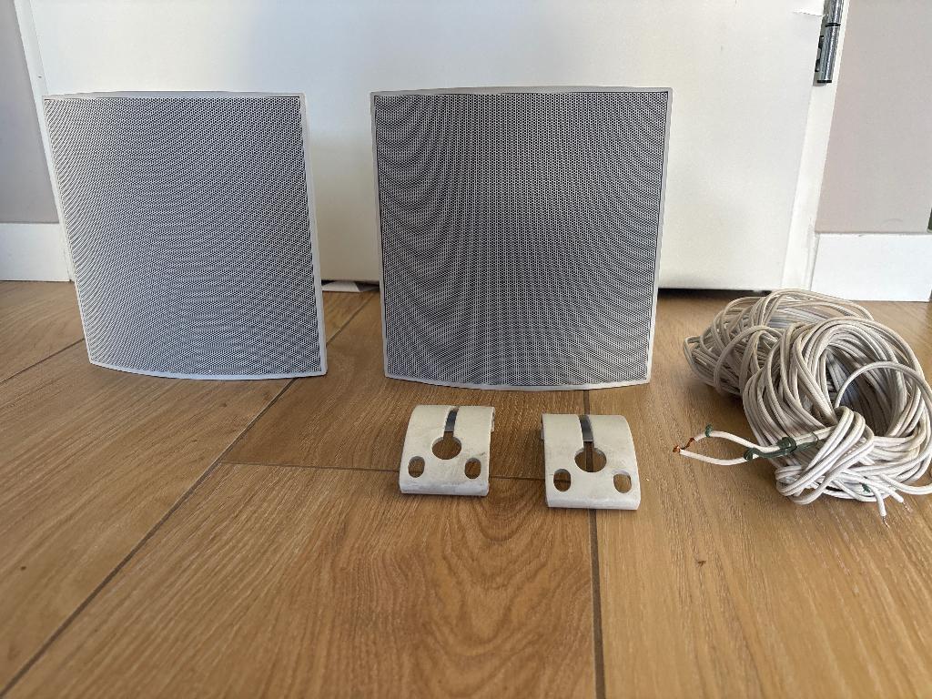 Set Linn Classik Unik luidsprekers met wandbeugels, Overige merken, Ophalen of Verzenden, Zo goed als nieuw, 60 tot 120 watt