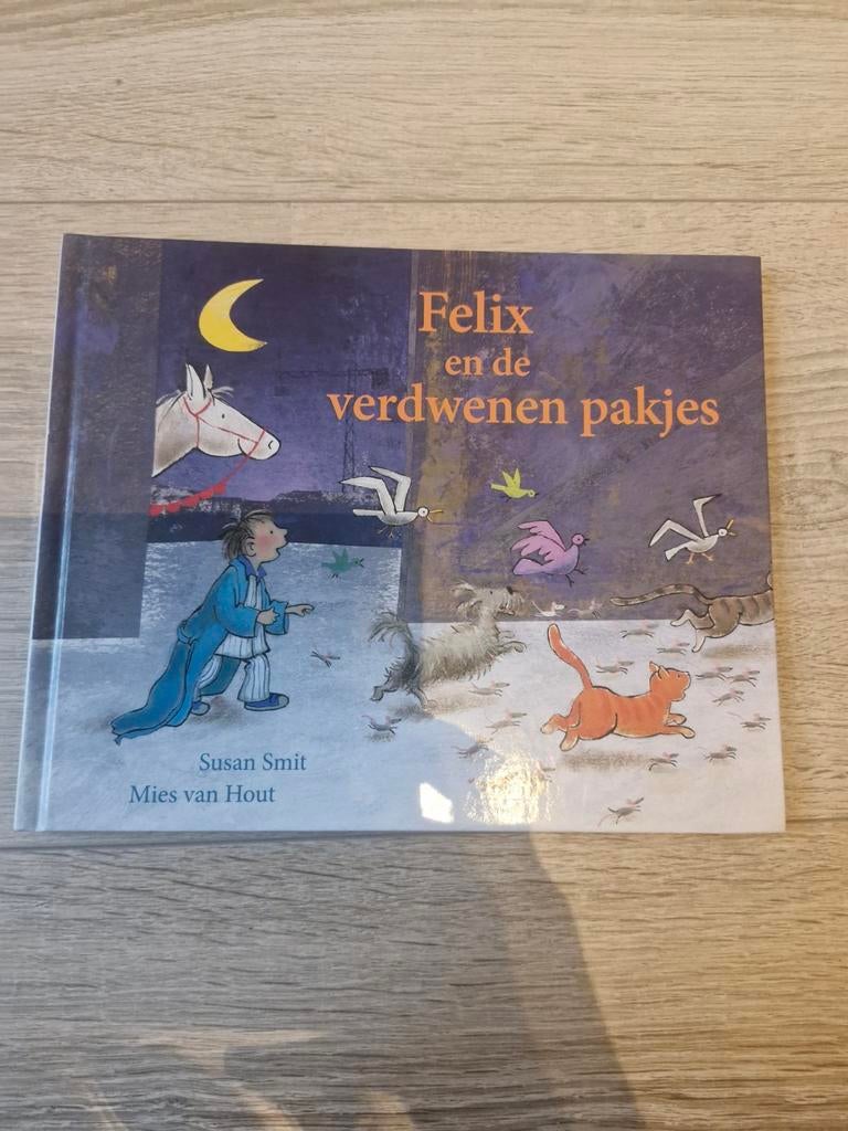 Felix en de verdwenen pakjes - Kinderboek, Boeken, Ophalen of Verzenden, Zo goed als nieuw, Susan Smit, Mies van Hout, Fictie algemeen