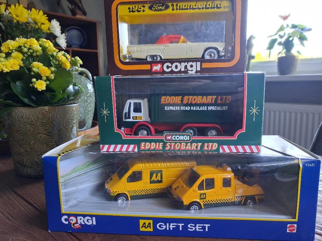 3 x Corgi Ford, Hobby en Vrije tijd, Modelauto's | Overige schalen, Ophalen of Verzenden, Zo goed als nieuw, Auto