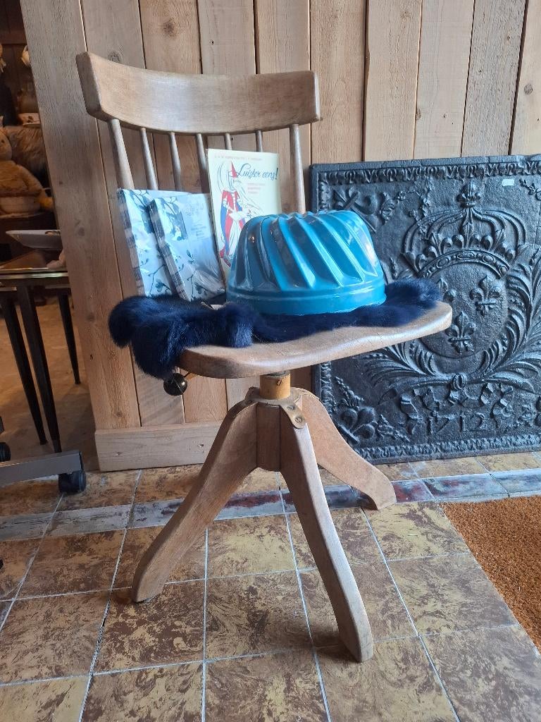 Oude houten bureaustoel, brocante, vintage draaistoel, Ophalen