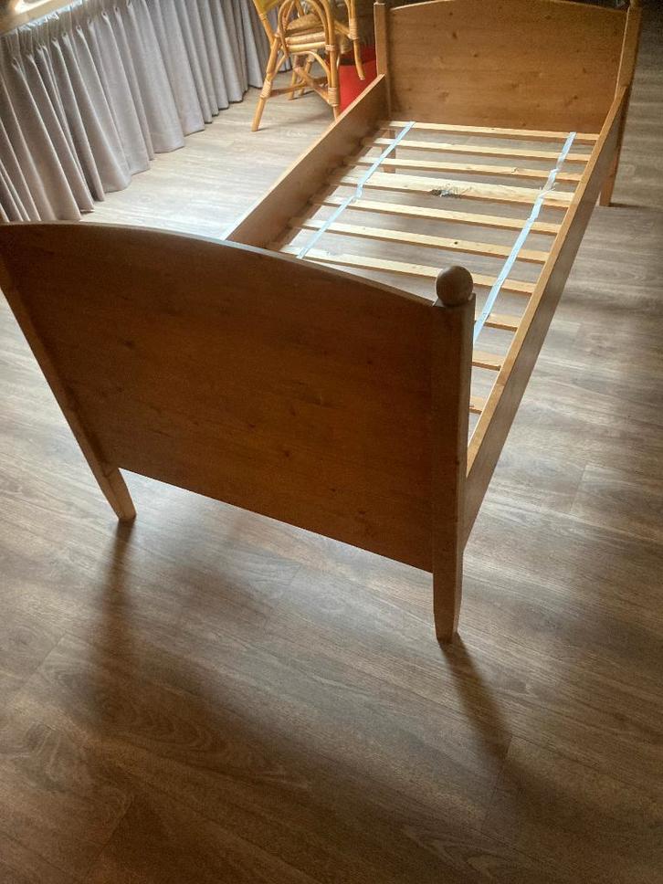 1persoons bed, Huis en Inrichting, Slaapkamer | Bedden, Gebruikt, Eenpersoons, 90 cm, 200 cm, Hout, Bruin, Ophalen