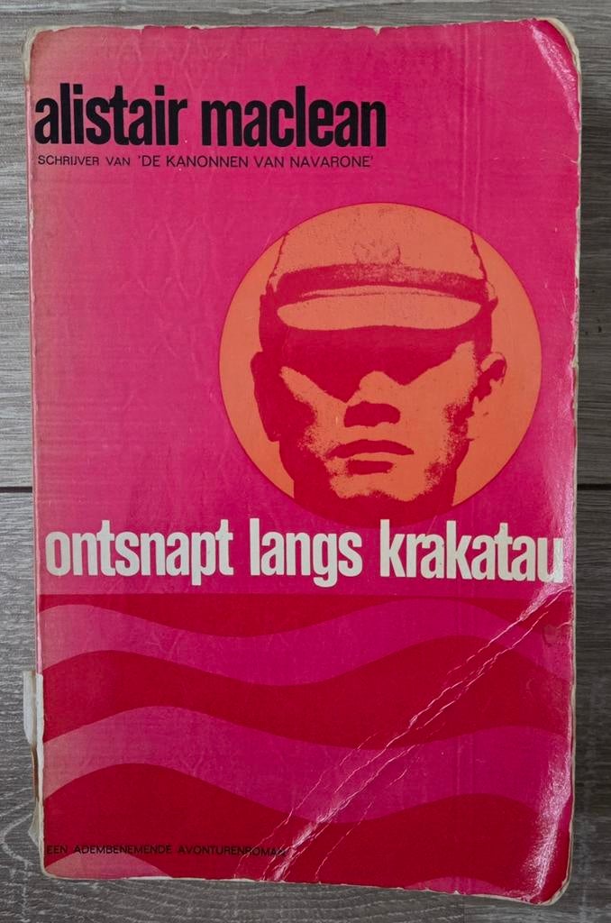 Alistair MacLean - Ontsnapt langs Krakatau, Ophalen of Verzenden, Gelezen, Alistair MacLean